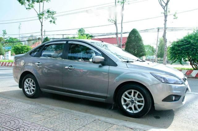 Bán xe Ford Focus sản xuất 2010, màu xám xe gia đình giá cạnh tranh