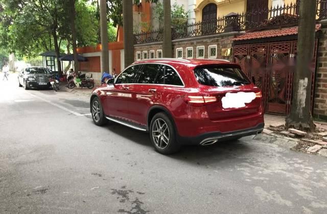 Bán xe Mercedes GLC 300 đời 2017, màu đỏ còn mới