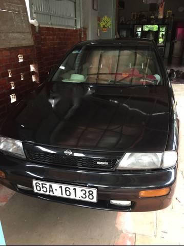 Cần bán xe Nissan Bluebird đời 1993, màu xanh 