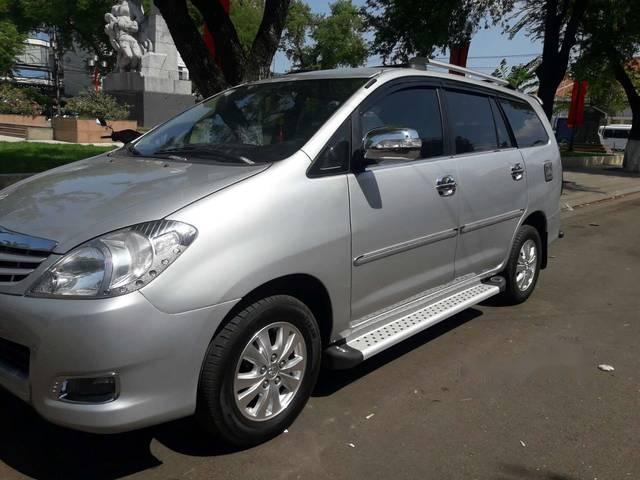 Cần bán xe Toyota Innova G năm 2010, màu bạc chính chủ