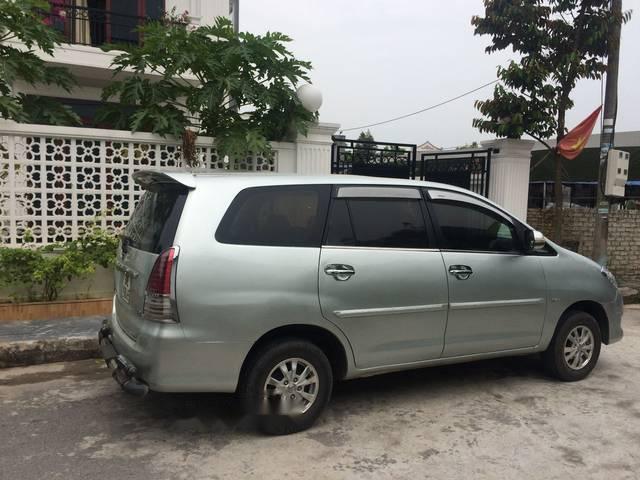 Cần bán gấp Toyota Innova năm sản xuất 2010, màu bạc giá cạnh tranh