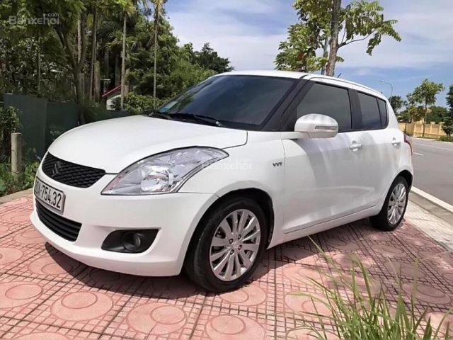 Bán xe Suzuki Swift 1.4 AT năm 2015, màu trắng  