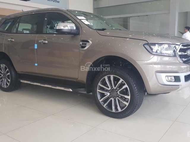 Bán Ford Everest 2.0 Biturbo 2018 mới 100% màu ghi vàng, giá tốt, hỗ trợ trả góp lãi suất cố định trong 3 năm