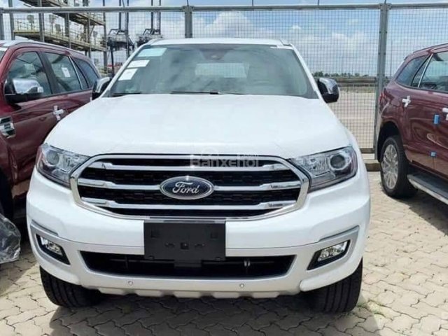 Bán Ford Everest 2.0 Biturbo 2018 mới 100% màu ghi trắng, giá tốt, hỗ trợ trả góp lãi suất cố định trong 3 năm