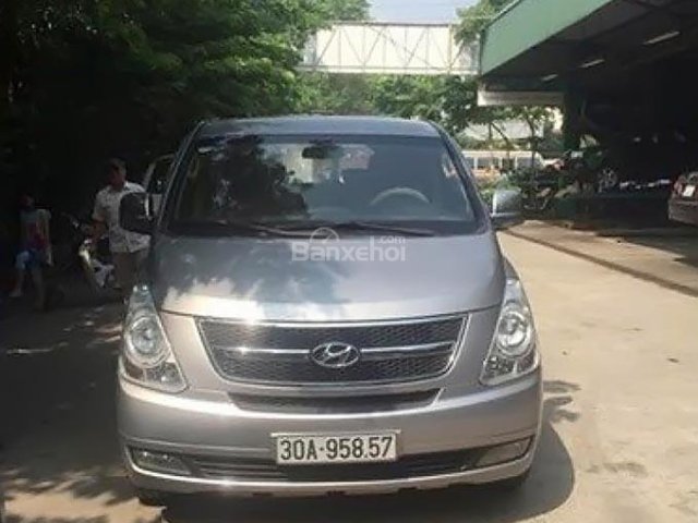 Bán Hyundai Grand Starex đời 2013, màu bạc 
