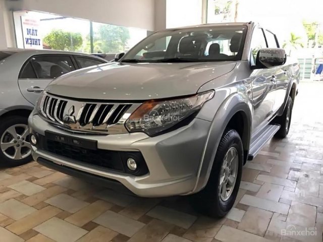 Bán ô tô cũ Mitsubishi Triton sản xuất 2015, màu bạc0