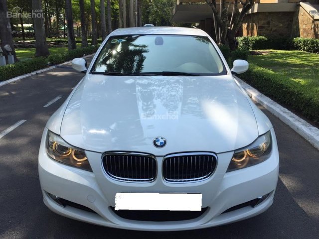 Gia đình cần bán BMW 320i trùm mền ít đi, sản xuất 2010, màu trắng