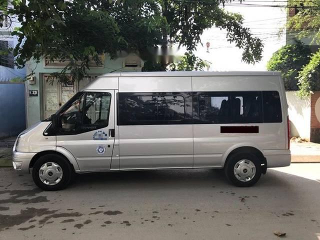 Bán nhanh xe Ford Transit 2016 số sàn máy dầu, màu bạc