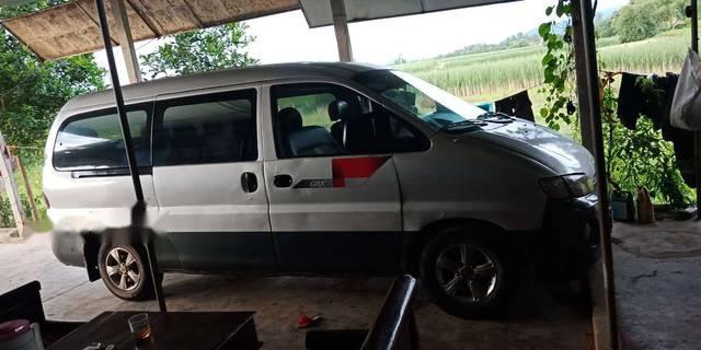 Cần bán lại xe Hyundai Starex sản xuất năm 2001, giá tốt