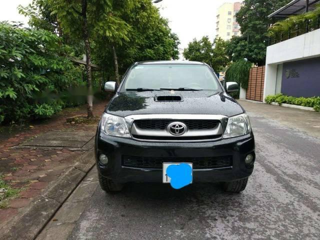 Tôi cần bán xe Hilux 3.0, sản xuất năm 2010, máy dầu 2 cầu