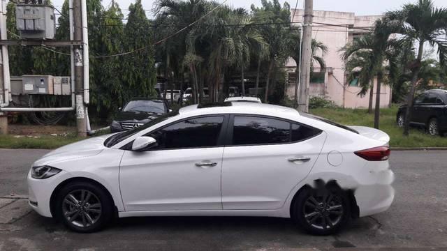 Cần bán lại xe Hyundai Elantra đời 2016, màu trắng giá cạnh tranh