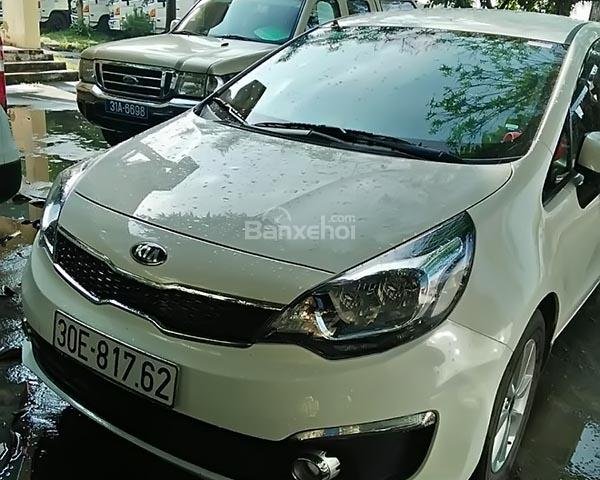 Cần bán xe Kia Rio sản xuất năm 2017, màu trắng, nhập khẩu chính chủ