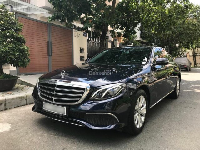 Bán Mercedes E200 xanh kem