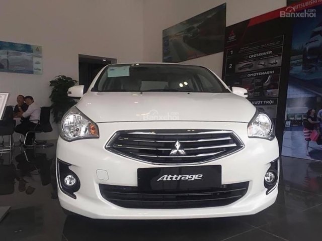 Bán Mitsubishi Attrage 1.2 MT sản xuất 2018, màu trắng, nhập khẩu nguyên chiếc, giá chỉ 426 triệu