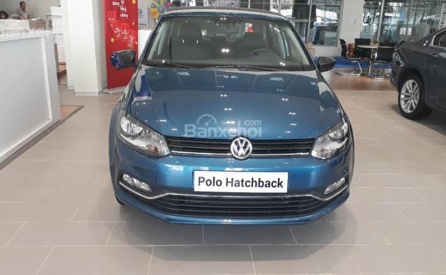 Bán Volkswagen Polo Hacthback đời 2017, màu xanh lam, xe nhập nguyên chiếc