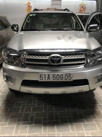 Cần bán gấp Toyota Fortuner đời 2009, màu bạc