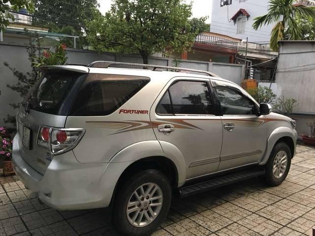 Cần bán lại xe Toyota Fortuner G năm sản xuất 2013, màu bạc