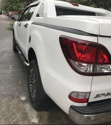 Bán ô tô Mazda BT 50 đời 2017, màu trắng số tự động 