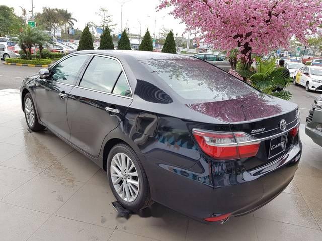 Cần bán xe Toyota Camry 2.0E sản xuất năm 2018, màu đen, giá tốt