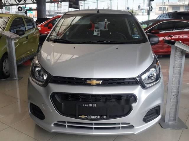 Bán xe Chevrolet Spark đời 2018, màu bạc