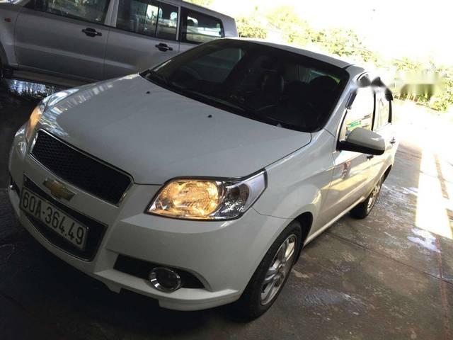 Cần bán gấp Chevrolet Aveo MT sản xuất năm 2017, màu trắng, khung sườn chắc chắn