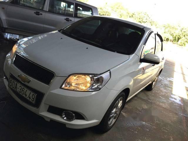 Bán ô tô Chevrolet Aveo sản xuất 2017, màu trắng số sàn 