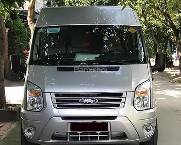 Xe Ford Transit 2.4MT năm 2016, màu bạc  