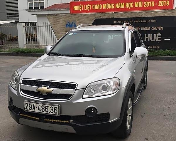 Xe Chevrolet Captiva sản xuất 2008, màu bạc còn mới