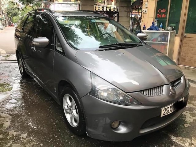 Cần bán gấp Mitsubishi Grandis đời 2005 xe gia đình