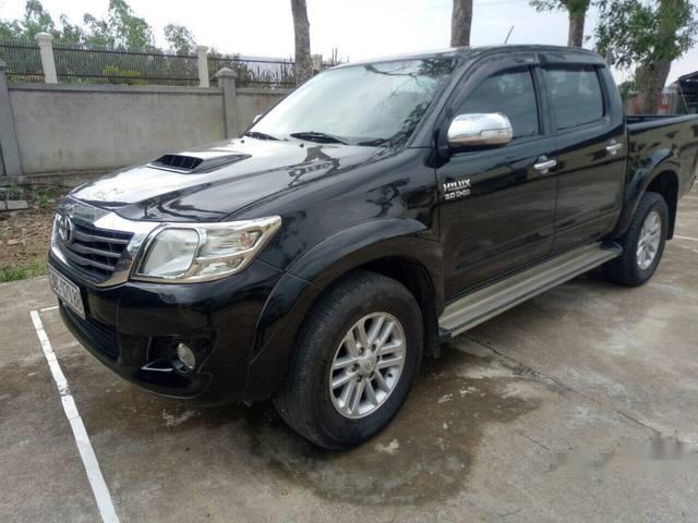 Cần bán gấp Toyota Hilux MT năm sản xuất 2012 