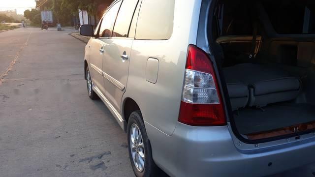 Cần bán Toyota Innova đời 2014, màu bạc, giá tốt