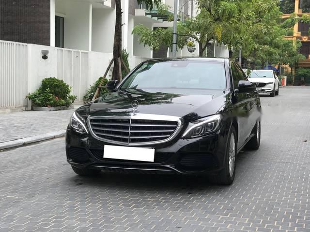 Bán xe Mercedes năm sản xuất 2016, màu đen, giá tốt