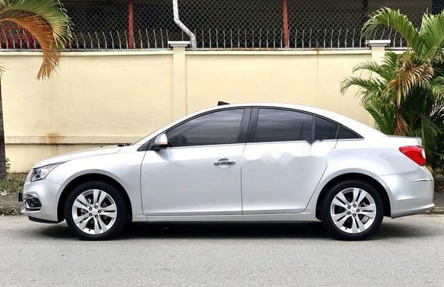 Bán Chevrolet Cruze LTZ đời 2017, màu bạc, giá tốt