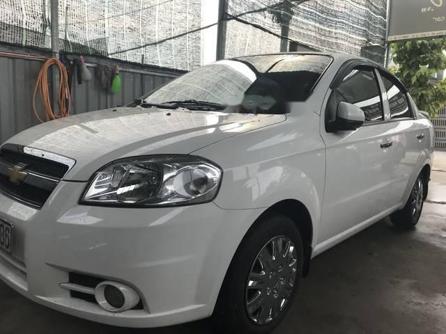 Cần bán Chevrolet Aveo đời 2011, màu trắng, số sàn