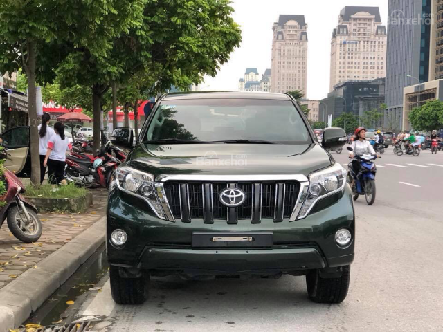 Cần bán xe Toyota Prado đời 2016 màu xanh bộ đội rất hiếm