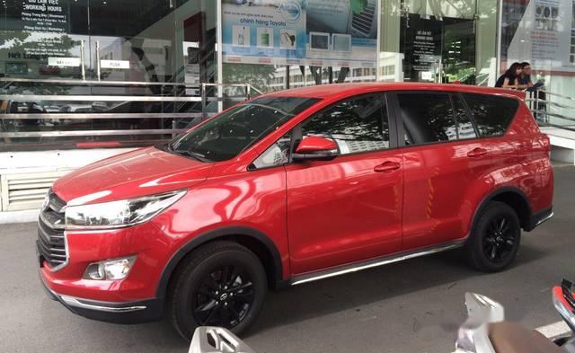 Bán xe Toyota Innova Venturer đời 2018, màu đỏ