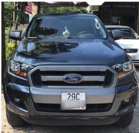 Bán lại chiếc xe bán tải Ford Ranger XLS AT tự động 4x2, Đk 2016 màu xanh