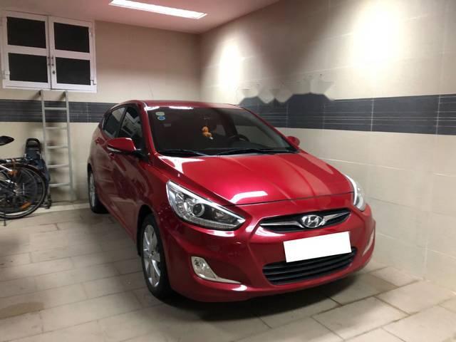 Cần bán Hyundai Accent sản xuất năm 2015, màu đỏ, xe còn mới