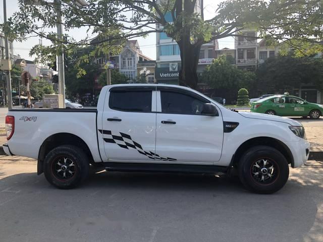 Cần bán gấp Ford Ranger sản xuất năm 2012, màu trắng như mới