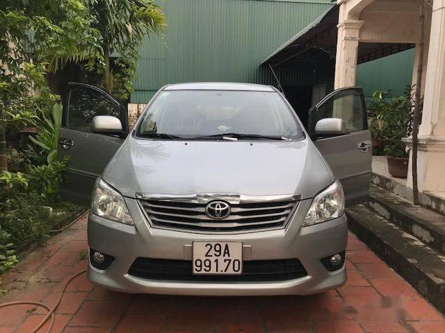 Bán Toyota Innova E đời 2013, màu bạc, chính chủ