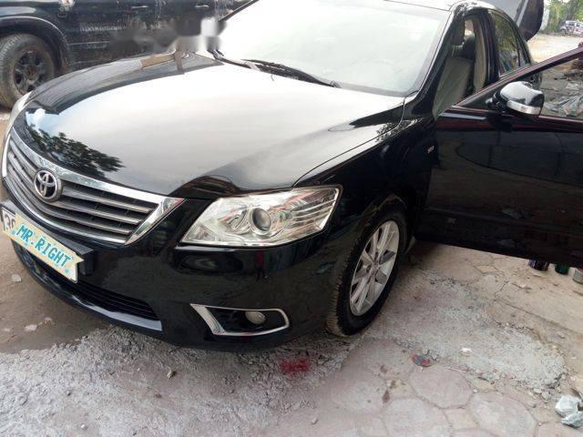 Cần bán gấp Toyota Camry 2.4G 2010, màu đen giá cạnh tranh