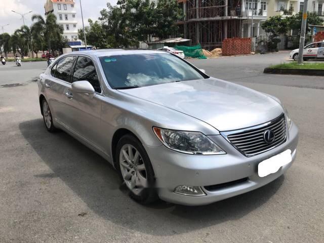 Cần bán gấp Lexus LS 460L năm sản xuất 2008, màu bạc