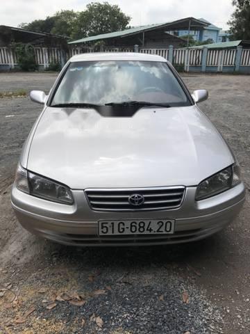 Bán Toyota Camry năm sản xuất 2001, màu bạc giá cạnh tranh