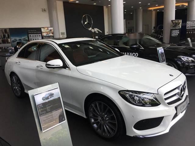 Bán xe Mercedes C300 AMG năm sản xuất 2018, màu trắng