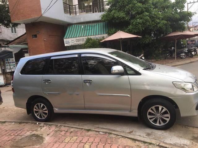 Bán Toyota Innova MT 2015, màu bạc, ít đi rất đẹp