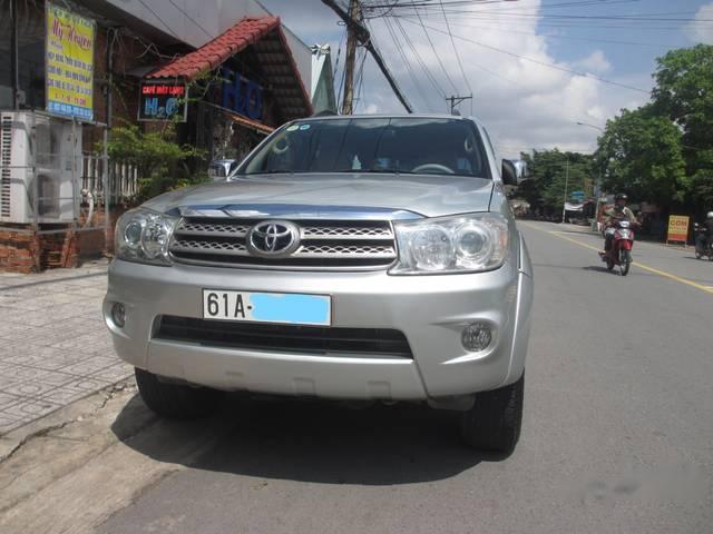 Cần bán Toyota Fortuner 2009, xe còn đẹp và rất mới