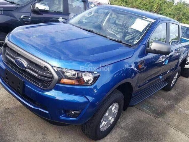 Ford Giải Phóng bán xe Ford Ranger XLS 1 cầu, số sàn đủ màu, khuyến mãi bộ phụ kiện 5 món. LH: 0988587365