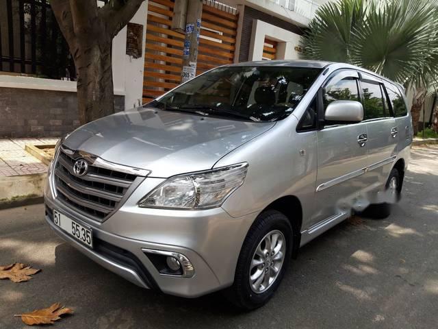 Chính chủ bán Toyota Innova E sản xuất 2014, màu bạc 