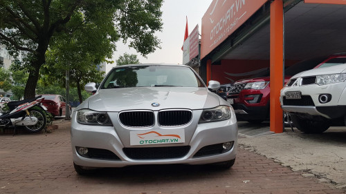 Cần bán xe BMW 3 Series 320i năm sản xuất 2010, màu bạc