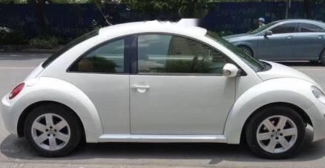 Cần bán lại xe Volkswagen Beetle năm 2010, màu trắng, nhập khẩu nguyên chiếc, giá tốt